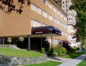 Отель Rosellen Suites at Stanley Park  Ванкувер